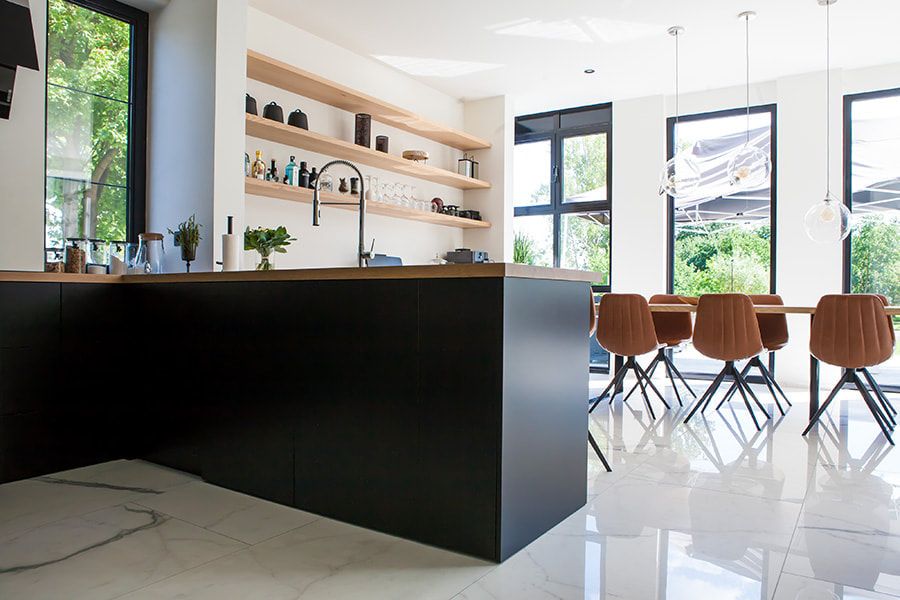 Interieurrealisatie door Denzo — maatwerk interieur voor een moderne woonkamer
